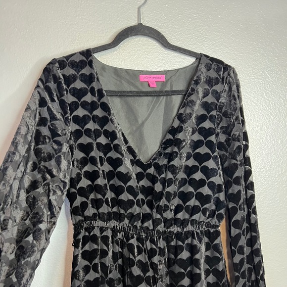 Betsey Johnson Black Burnout Velvet Heart Mini Dress Size M V-Neck Long Sleeve - Picture 4 of 8